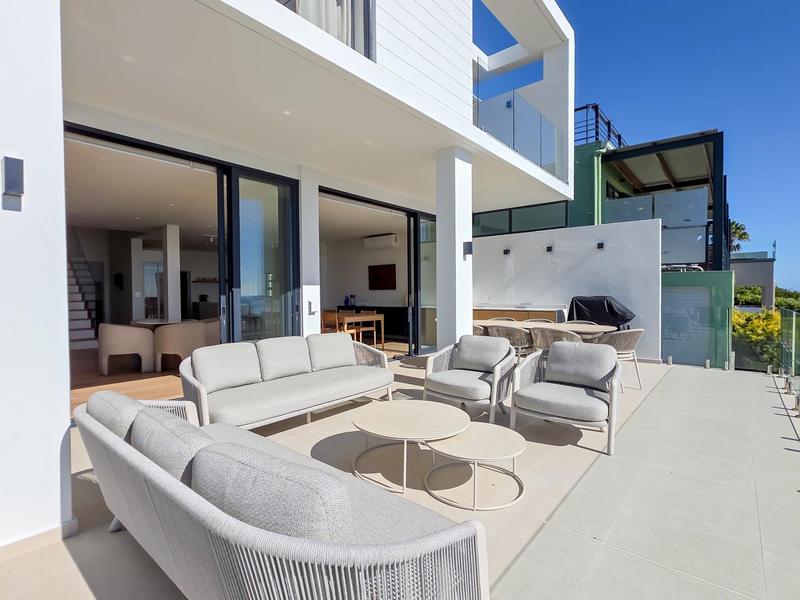 5 Bedroom Property for Sale in Green Point Western Cape